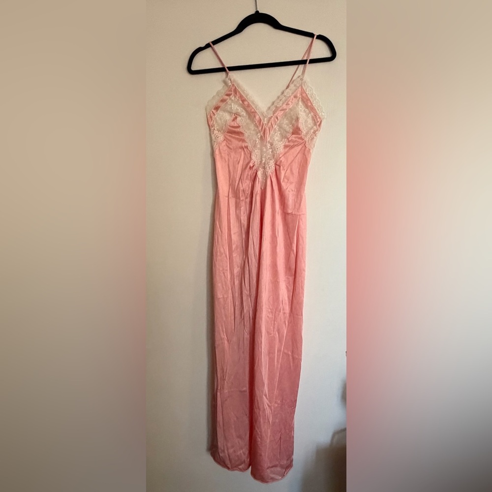 VINTAGE women’s nylon nightgown